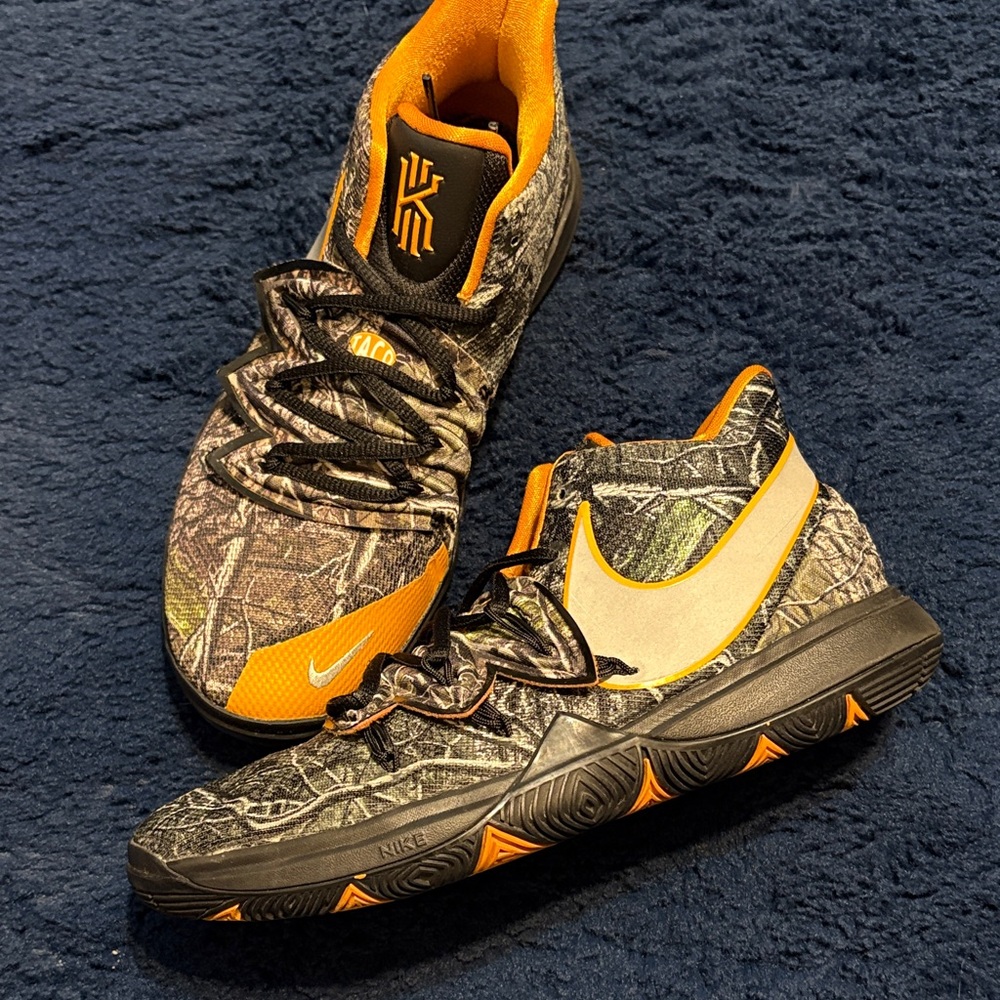 Nike Men’s Low-Top Sneakers in Black, Orange & Olive Camo